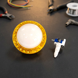ชุดปุ่มกดเปล่ารูปทรงเพชรสีเหลืองขนาดใหญ่ 6 ชิ้น พร้อมไฟ LED 12V สวิตช์ไมโครพลาสติก อุปกรณ์เสริมเครื่องเล่นเกมฟรี - Product Image 2