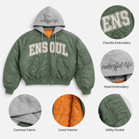 Veste bomber matelassée courte personnalisée de style streetwear haut de gamme, en polyester, avec fermeture éclair contrastée, capuche et broderie chenille pour homme