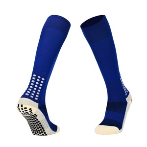 Chaussettes de sport professionnelles personnalisées en jacquard et avec logo pour jeunes, respirantes, antidérapantes, avec semelle en tissu éponge pour le football - Product Image 2