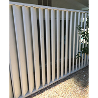 Paravent vertical en aluminium à lattes espacées, finition poudrée personnalisée, respirant, pour aménagement paysager résidentiel