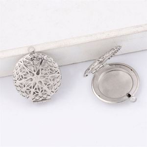 Acier inoxydable Creux Filigrane Fleur Oeuvre Médaillon Date Graver Ronde Médaillon Pendentif Collier Accessoires En Gros - Product Image 6