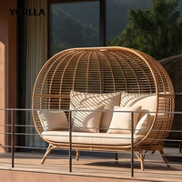 Canapé-lit de luxe pour balcon de resort, en rotin PE naturel, avec auvent et coussin imperméable, personnalisable