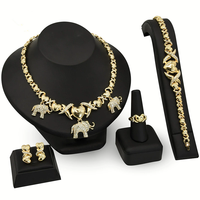 Ensemble de bijoux de mariée indienne de Dubaï : Ensemble 4 pièces en or 18 carats avec diamants en forme de cœur (collier, boucles d'oreilles, bague)