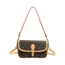 กระเป๋าใบเล็กสำหรับผู้หญิงรุ่นใหม่จาก Luxury <span class=keywords><strong>Lou</strong></span> ดีไซน์ทันสมัยและหรูหรา พร้อมลายปักแบบโมโนแกรม กระเป๋าทรงสี่เหลี่ยมขนาดเล็ก ใช้งานได้หลากหลายทั้งแบบสะพายไหล่และสะพายข้าง - Product Image 1