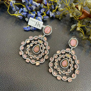 ต่างหูดีไซน์เนอร์คุณภาพเยี่ยม ชุบทอง ประดับด้วยหินฟิวชั่น สำหรับผู้หญิงและเด็กผู้หญิง เหมาะสำหรับงานแต่งงานและงานปาร์ตี้ - Product Image 1