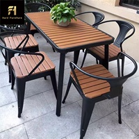 Chaise moderne et durable personnalisée en plastique et bois anti-corrosion pour les repas d'extérieur et le mobilier de jardin pour l'école et l'atelier