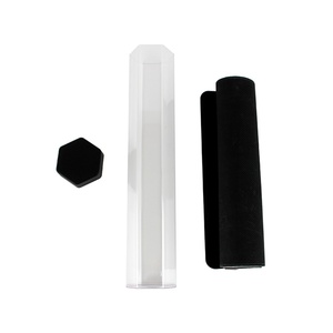 Venta al por mayor de fábrica: Tubo de almacenamiento hexagonal transparente de aleación de aluminio moderno y personalizado para playmats, fácil montaje, logotipo personalizado para gaming. - Product Image 1