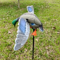 Xilei Vente en gros - Leurre de chasse électrique réaliste en forme de canard, en PE 6V, durable, avec ailes rotatives, télécommande, portée 50-150m, 38,5 CM