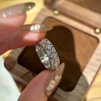 Cincin Lebar Berlapis Emas Rose Zirkon XIYAO XY-R030 dengan Desain Terbuka, Perhiasan Mewah untuk Pernikahan dan Pertunangan, Setting Cakar, untuk Wanita dan Pria