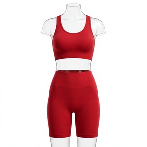 Ensemble 2 pièces pour femme : Soutien-gorge de sport rouge sans couture à col ras du cou et dos nageur, et short cycliste taille haute. Séchage rapide, respirant, pour l'entraînement et les activités sportives. - Product Image 1