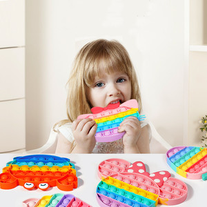 Bán Sỉ Đồ Chơi Tùy Chỉnh Khác Túi Trẻ Em Giảm Căng Thẳng Đồ Chơi Fidget Pop Dâu Tây Bằng Silicon - Product Image 6