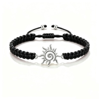 Bracelet en corde tressée en macramé en acier inoxydable réglable fait main pour femmes et hommes avec breloque soleil