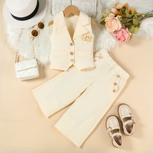 Traje de dos piezas para niña con chaleco de solapa, top sin cuello con diseño floral y pantalón de pierna ancha - Product Image 3