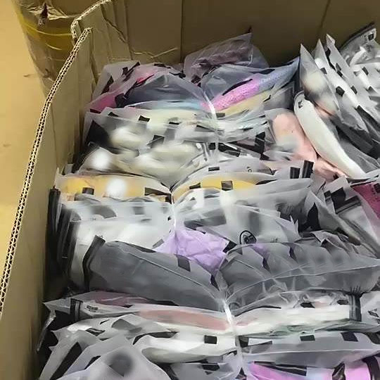 2022 Ausverkauf Damen bekleidung Großhandel Freizeit kleider T-Shirts gemischte Verpackung zufällige Lieferung Lager Kleidung