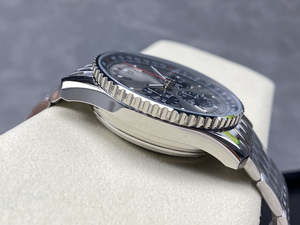 Reloj Cronógrafo de Lujo con Esfera Plateada de 43 mm, Diseño Exquisito de Seis Ojos y Correa de Acero Inoxidable de Diseño Personalizado - Product Image 6