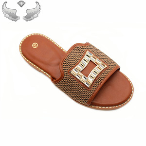 Sandalias <span class=keywords><strong>de</strong></span> mujer <span class=keywords><strong>de</strong></span> alta calidad <span class=keywords><strong>de</strong></span> moda <span class=keywords><strong>de</strong></span> <span class=keywords><strong>venta</strong></span> directa <span class=keywords><strong>de</strong></span> fábrica. Zapatillas <span class=keywords><strong>de</strong></span> mujer <span class=keywords><strong>de</strong></span> metal para exteriores resistentes al desgaste. - Product Image 2