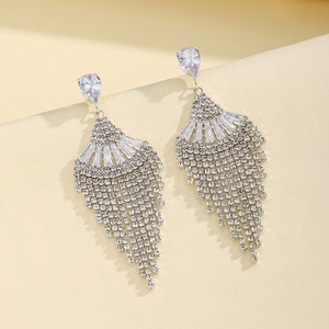 Pendientes Largos de Borla con Cristales Geométricos y Pedrería, Estilo Europeo Americano de Alta Gama, Unisex, con Personalidad Exagerada - Product Image 5