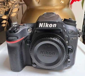 Cámara Digital <span class=keywords><strong>Nikon</strong></span> <span class=keywords><strong>D7100</strong></span>, Solo Cuerpo, 24MP, Pantalla Fija de 3.2 Pulgadas, CMOS, SD, Cámara Económica, Video 4K, Estabilización Óptica de Imagen - Product Image 1