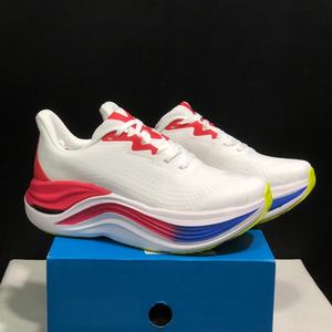 Zapatillas de Baloncesto con Malla Transpirable y Cordones, Diseño de Alta Gama para Hombre y Mujer, Estilo Plataforma Cómodo y a la Moda, Siempre en Tendencia - Product Image 3