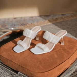 Zapatos elegantes y sexys de satén con punta en pico y tacón alto. Sandalias y zapatos de tacón alto cómodos, transpirables y de lujo. - Product Image 3