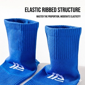 Chaussettes de sport unisexes en coton, polyester et élasthanne, blanches et noires, personnalisées avec logo de marque, promotionnelles, bon marché et très vendues, Nicecin. - Product Image 3