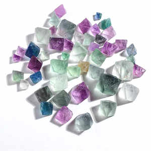 Commercio all'ingrosso cristallo naturale verde Fluorite ottaedro pietra scolpita grezzo artigianato guarigione roccia per la decorazione domestica per la festa della mamma - Product Image 1