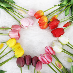 Ramo de Tulipanes de Goma Suave 32158, Flores Artificiales de Alta Simulación para Decoraciones del Día de San Valentín - Product Image 1