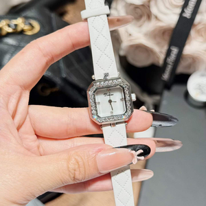 Montre à quartz carrée vintage pour femme, luxe léger, sertie de diamants, avec bracelet en cuir, texture haut de gamme - Product Image 3