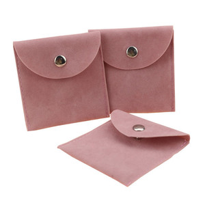 Bolsa de Microfibra Tipo Gamuza para Joyería con Caja y Tarjetas de Inserción, Logotipo Personalizable, para Aretes y Otras Piezas Delicadas - Product Image 1