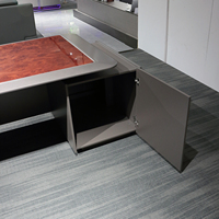 Bureau de direction en forme de L de luxe avec chargeur sans fil, éclairage LED et armoire de rangement