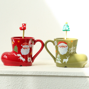 <span class=keywords><strong>Tazza</strong></span> di ceramica <span class=keywords><strong>personalizzata</strong></span> all'ingrosso di natale a forma di stivale di ceramica rossa <span class=keywords><strong>tazza</strong></span> <span class=keywords><strong>con</strong></span> cucchiaio - Product Image 2