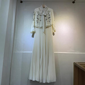 Bettergirl 2025 Fashion Terlaris Gaun Biru Berhias Mutiara Set Wanita Mantel Pendek Bordir Gaun Panjang Berlipit - Product Image 4