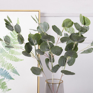 ใบยูคาลิปตัสประดิษฐ์ ขนาด 35 นิ้ว สำหรับตกแต่งภายใน งานแต่งงาน ของตกแต่งพลาสติกสีเขียว - Product Image 1