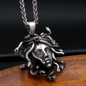 Collar de hombre de acero inoxidable con colgante de Medusa de Yunnique, diseño de cabeza de serpiente, regalo, joyería, accesorio de moda - Product Image 2