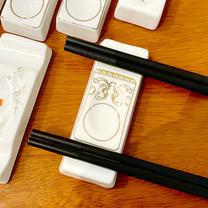 Support à baguettes et repose-cuillère en porcelaine trois-en-un, double usage, style courtois, peinture sous glaçure, Chaozhou - Product Image 2