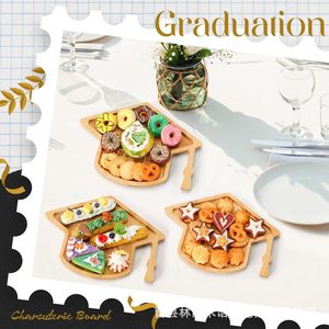 Bandeja de madera con diseño de birrete de graduación para servir queso y embutidos, para decoración de fiestas, temporada de graduación 2026 - Product Image 5