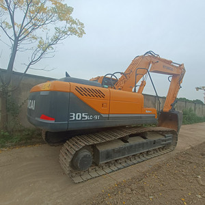Excavatrice sur chenilles Hyundai Robex 305LC-9T d'occasion, modèle 2023, poids opérationnel de 30,2 tonnes, capacité de la benne de 1,38 m³, hydraulique Kawasaki - Product Image 4