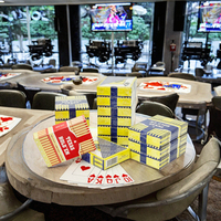 Jeu de cartes de poker en plastique PVC personnalisé avec logo noir imperméable Impression de logo personnalisé pour un usage familial Livré en boîte en vrac