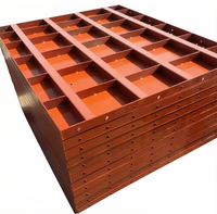 Système de coffrage modulaire en panneaux d'acier robustes pour la construction de murs, colonnes et dalles en béton, réutilisable sur chantier
