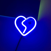 Lampe à panneau néon LED avancée pour fenêtre de voiture arrière élégante Automobile lumière décorative élégante atmosphère de chagrin nouvel état