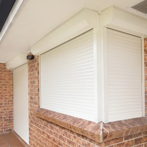 <span class=keywords><strong>Tapparelle</strong></span> Elettriche <span class=keywords><strong>e</strong></span> Persiane Avvolgibili Antiuragano per Magazzini: Soluzione Perfetta per la Protezione dalle Tempeste - Product Image 1