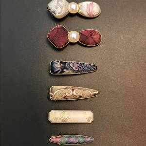 Ensemble de boucles d'oreilles en brocart de chanson en soie artisanale chinoise Accessoires élégants d'inspiration orientale - Product Image 1