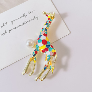 Nueva llegada de moda nuevo Pin de solapa al por mayor personalizado 3D bufanda de seda exagerada a granel personalizado duro esmalte alfileres broche jirafa - Product Image 2