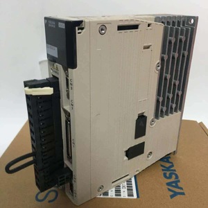 Servoaccionamiento Yaskawa SGDV-2R8A01A AC 220V para servomotores, fabricado en Japón - Product Image 1