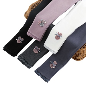 Leggings para Niñas, Otoño-Primavera, Pantalones Casuales Transpirables para Niños, Largos, de Algodón y Elastano, con Encaje y Mariposas, P233 - Product Image 1