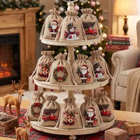Sacs cadeaux en toile de jute avec cordon de serrage, imprimés de personnages de Noël vintage, sacs réutilisables pour bonbons et friandises, pour les cadeaux de Noël