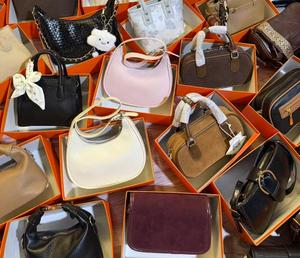 Vente en gros de sacs de mode de haute qualité, sacs de marque de luxe, assortis en boîte, prix bas, vendus à l'unité - Product Image 5