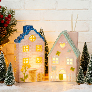 Décoration de Noël personnalisée en céramique et porcelaine, maison de village à motifs colorés avec lumières LED - Product Image 6