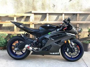 Moto sportive Yamaha1 YZF <span class=keywords><strong>R6</strong></span> 600cc : 4 cylindres, refroidissement par eau, luxe haut de gamme, puissance de niveau piste et conduite confortable - Product Image 3