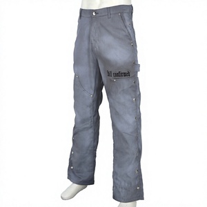 Pantalon cargo gris pour homme, style workwear mi-lourd, avec broderie « Kill Confirmed » sur la poche de jambe droite, fermeture boutonnée, coupe droite - Product Image 1